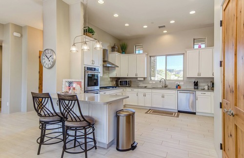 West Sedona House | Estate & Private Casita w/Full Kitchen & Balcony, Salt Water Pool & Hot Tub, Rock Views!
