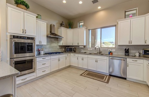 West Sedona House | Estate & Private Casita w/Full Kitchen & Balcony, Salt Water Pool & Hot Tub, Rock Views!