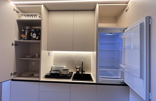 Guadalupe Apartment | Estudio de diseño con piscina by Gloove