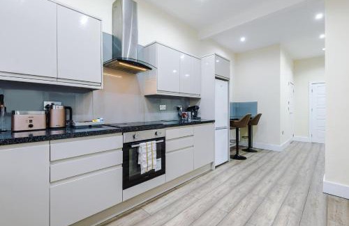 Openshaw House | Etihad Stadium - Coop Live Arena Stay - Free Parking