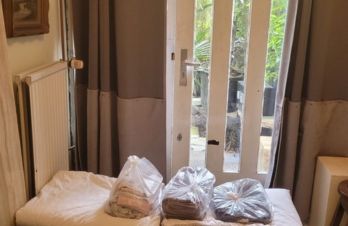 Duivendrecht Other | EU ids+ flight tickets required 3mx2m room with 1mx1m bathroom