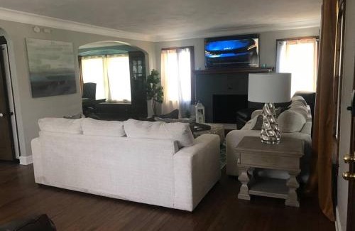 Euclid House | Euclid Beach within reach