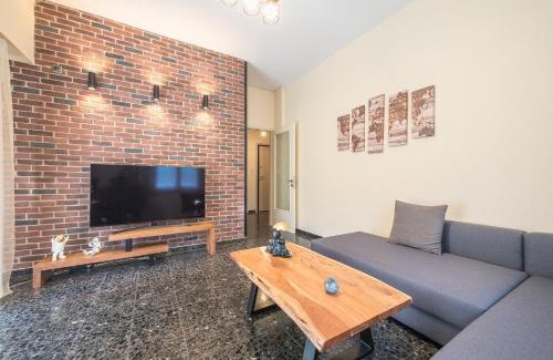 Kinosargous Apartment | Eudoxus Haus