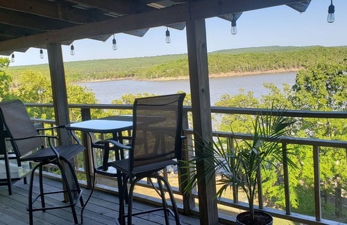 Canadian House | Eufaula Lakefront House In Quiet Neighborhood w/Private Dock & Game room