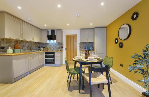 Staple Hill Apartment | Euphorbia - 1 Bedroom Luxury Apartment by Mint Stays