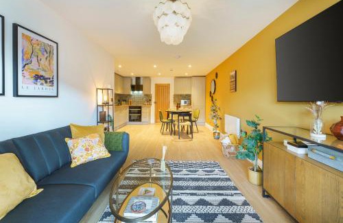 Staple Hill Apartment | Euphorbia - 1 Bedroom Luxury Apartment by Mint Stays