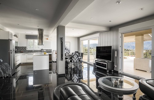 Gouvia Apartment | Euphoria Seaview Residences with Shared Pool - Superior Apartment