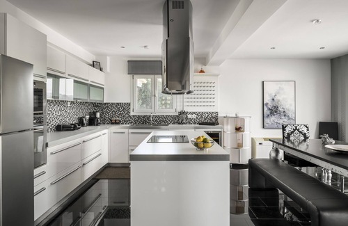 Gouvia Apartment | Euphoria Seaview Residences with Shared Pool - Superior Apartment