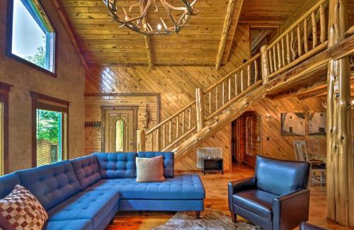 Berryville House | Eureka Springs Area Cabin with Deck and 7 Acres!