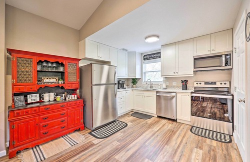 Berryville House | Eureka Springs Area Home w/Porch, Grill!