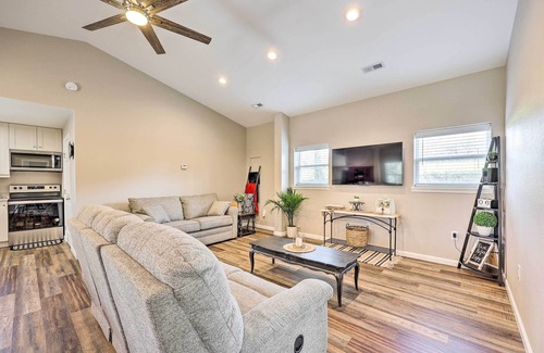 Berryville House | Eureka Springs Area Home w/Porch, Grill!