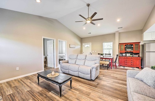 Berryville House | Eureka Springs Area Home w/Porch, Grill!