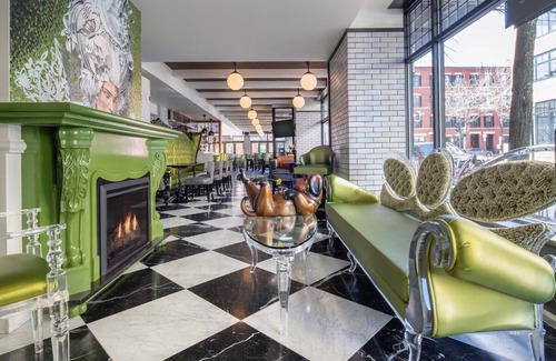 Columbus Hotel | European-style Room w/Lively Bar & Restaurant close to everything!