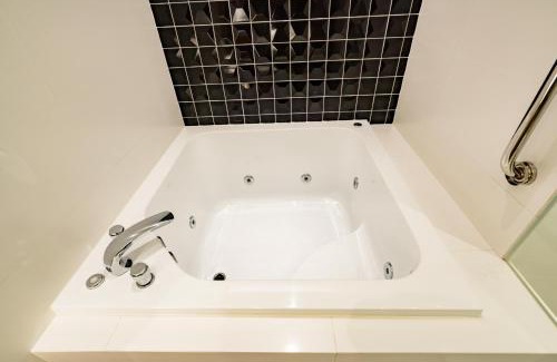 East District Hotel | Eusta Motel