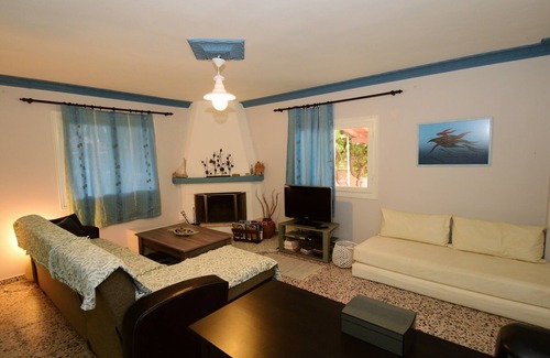 Evrostina Cottage | Evagelia's House 90 square meters by the Beach near the Mountain
