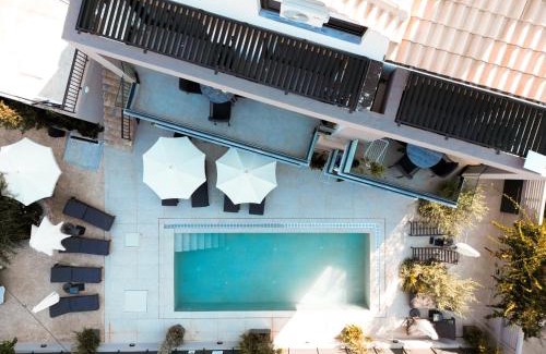 Episkopos Apartment | Eveline Suite - seaview & short walk to the beach