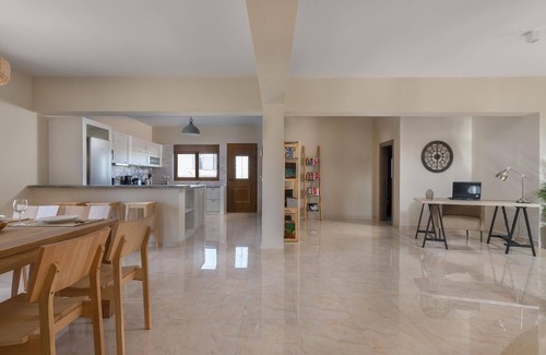 Archangelos House | Evelyn Villa