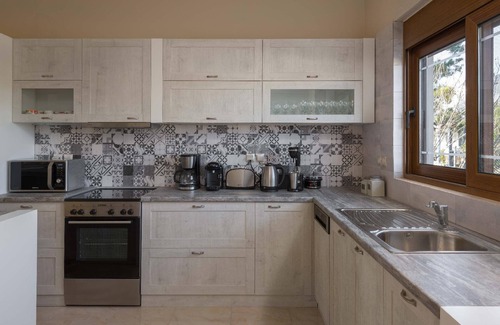 Archangelos House | Evelyn Villa