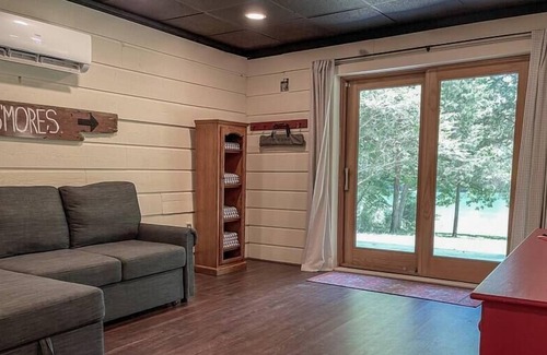 Spring City House | Everett Lodge - Cozy Lakefront Retreat