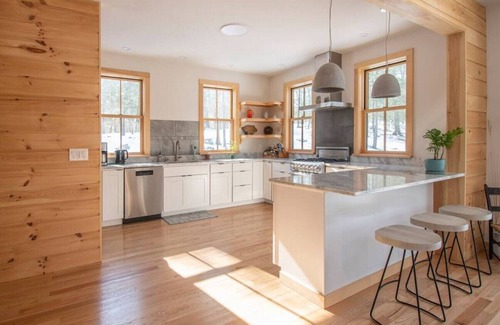 Accord House | Evergreen Cabin · Modern & Woodsy: Fireplace, WFH, Family-Friendly!