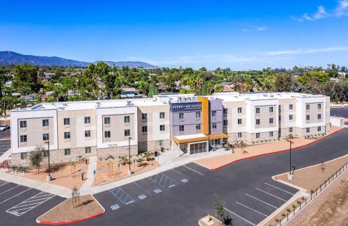Corona Hotel | Everhome Suites Corona
