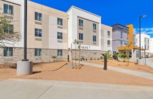 Corona Hotel | Everhome Suites Corona