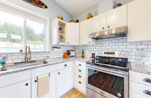 Coupeville House | Evinrude Escape | House in Coupeville with boat launch & beach access