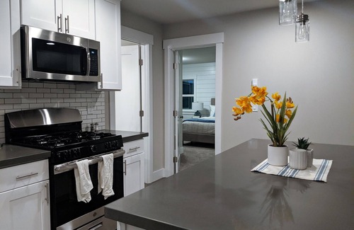 Silver Lake House | Excape to the lake! Just 20 Miles to Seattle- Fresh Remodel