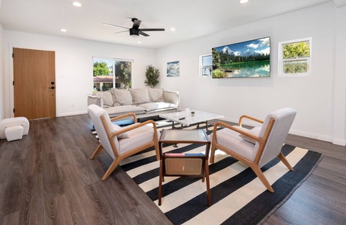 Park Mesa Heights House | Excellent 2BD 2BR Home in South Los Angeles with Outdoor Space - Sleeps 10