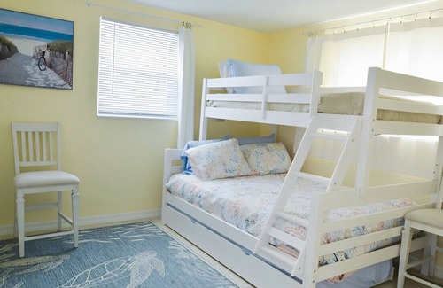 South Venice House | Excellent 2BR Getaway Beach House for Families!