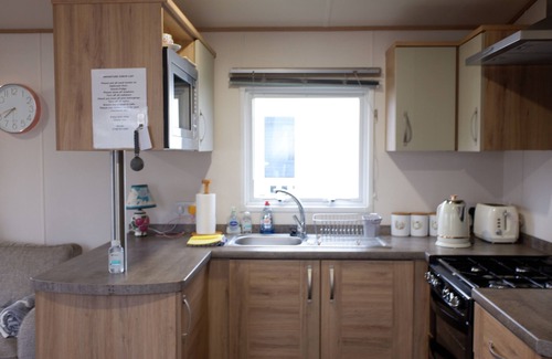 Colchester Cabin | Excellent caravan 2 bedrooms sleeps 6