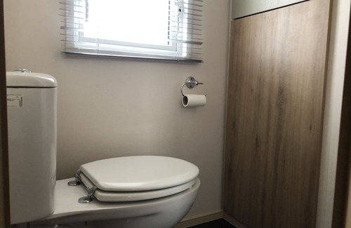 Colchester Cabin | Excellent caravan 2 bedrooms sleeps 6