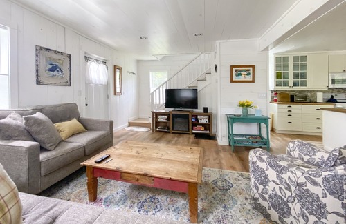 Wells House | Exceptionally clean and cute with 2 Queen Bedrooms