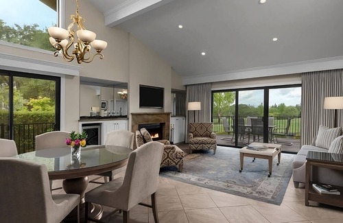 Napa Hotel | Exciting Onsite Amenities! 4 Family-friendly Suites, Onsite Golf, Outdoor Pool!