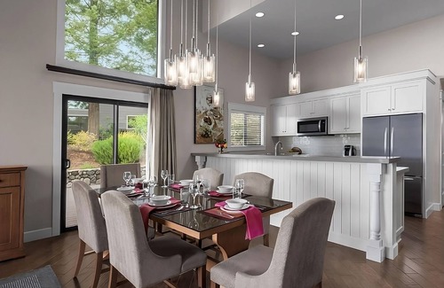 Napa Hotel | Exciting Onsite Amenities! 4 Family-friendly Suites, Onsite Golf, Outdoor Pool!