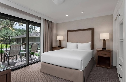 Napa Hotel | Exciting Onsite Amenities! 4 Family-friendly Suites, Onsite Golf, Outdoor Pool!