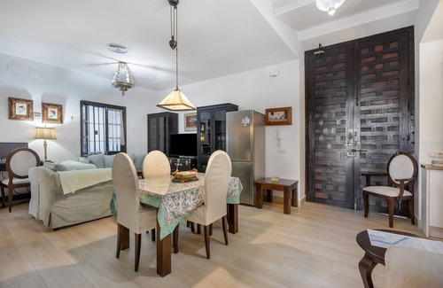 El Puerto de Santa Maria Apartment | Exclusive Apartment in Palace with Balcony, Wi-Fi and Air Conditioning