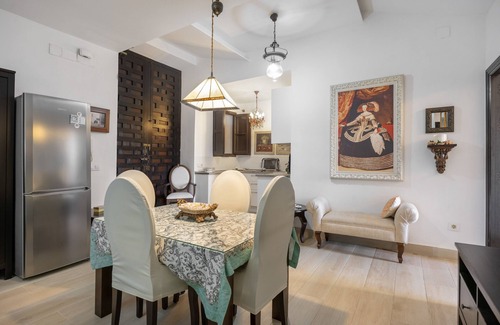 El Puerto de Santa Maria Apartment | Exclusive Apartment in Palace with Balcony, Wi-Fi and Air Conditioning