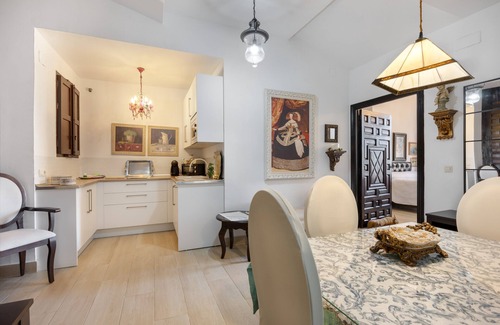 El Puerto de Santa Maria Apartment | Exclusive Apartment in Palace with Balcony, Wi-Fi and Air Conditioning