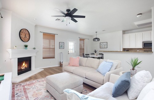 Cross Mountain House | Excluse Hideaway in Leon Springs! Luxury Living at it's Finest