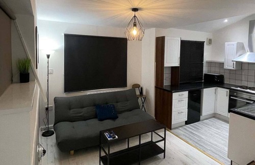 Luton Apartment | Exclusive 1 bed apartment , family friendly + pet friendly