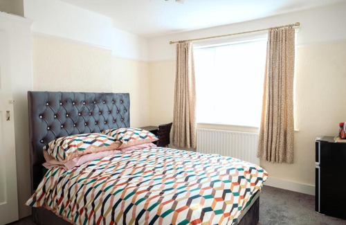 Loxford House | Exclusive 26 room