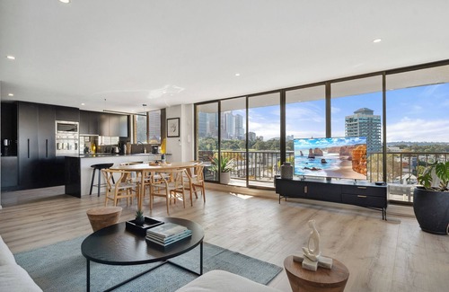 Woolloomooloo Apartment | Exclusive 2BR Living with Pool, Sauna & Spa Access