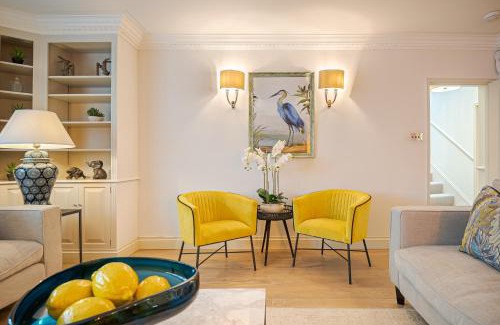 Knightsbridge Apartment | Exclusive 3Bd Mews House with Rare Private Balcony, outside dining and private Garage