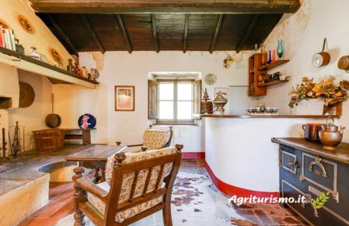 Castelfranco di Sopra Apartment | Exclusive apartment with fireplace