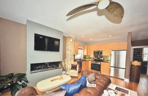 Milwaukee House | Exclusive Brownstone Residence