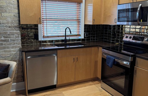 Milwaukee House | Exclusive Brownstone Residence