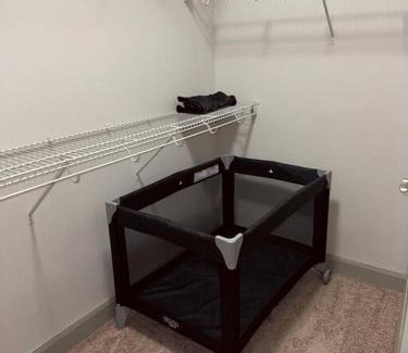 Greenway Plaza-Upper Kirby Apartment | Exclusive Escape