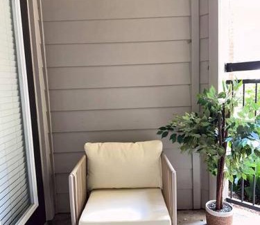 Greenway Plaza-Upper Kirby Apartment | Exclusive Escape