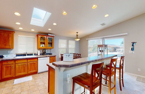 Havasu Lake House | Exclusive getaway with pool, hot tub, W/D, & clubhouse with pool table & gym